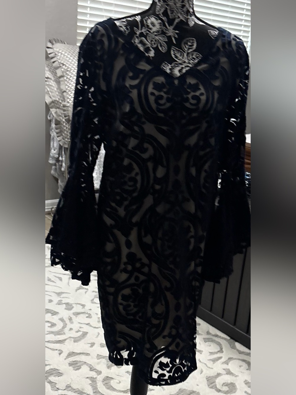 MSK Navy Blue Lace Overlay Long Sleeve Sheath Dress w Bell Sleeves